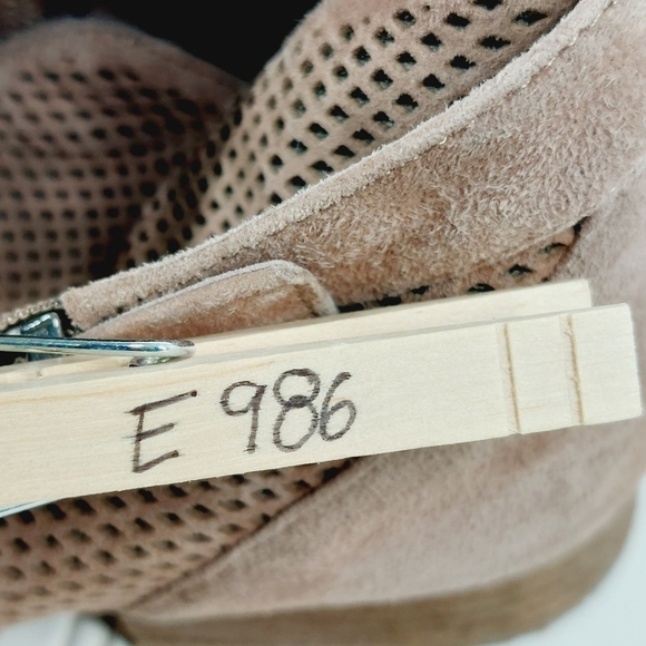 Vince Camuto Casha Brown Tan Laser Cut Ankle Booties E986 - Picture 13 of 13